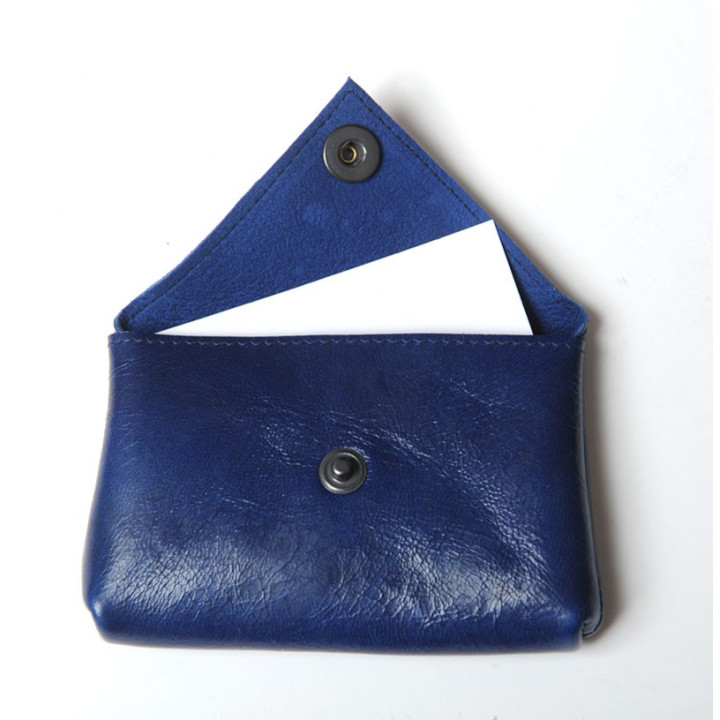 Bright blue varnished leather small pouch for cards or coins