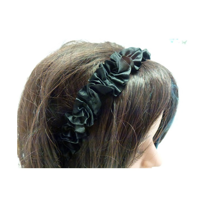 Black headband in gathered ruffles