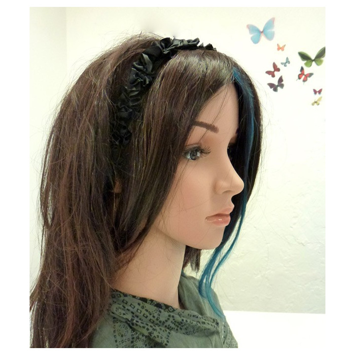 Black headband in gathered ruffles