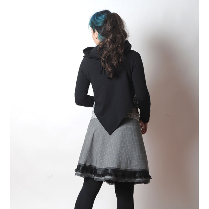 Cache coeur noir femme original, jeune créateur