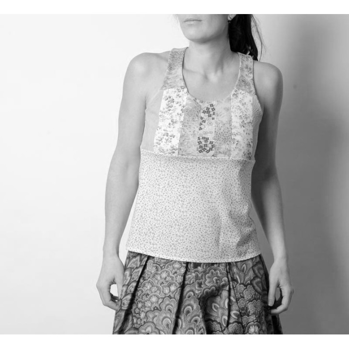 Fitted top with straps crossed at the back - CUSTOM HANDMADE