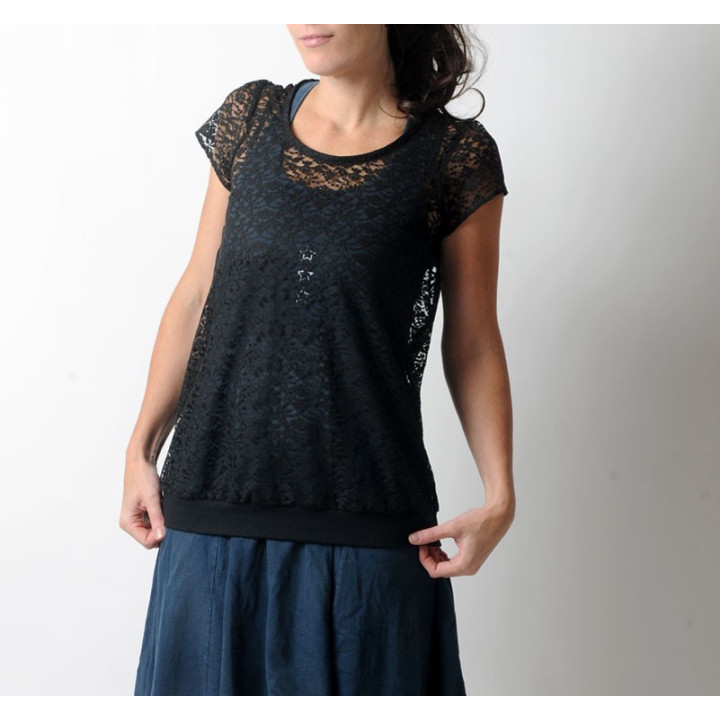 Pull transparent fait main en france en dentelle noire, manches courtes