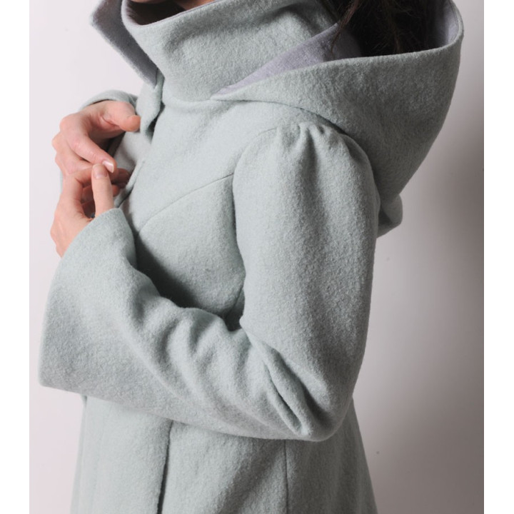 Manteau artisanal  d'hiver à Capuche de Lutin en laine vert pastel