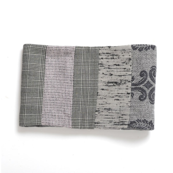 Col Echarpe original et artisanal en patchwork de tissus gris clair