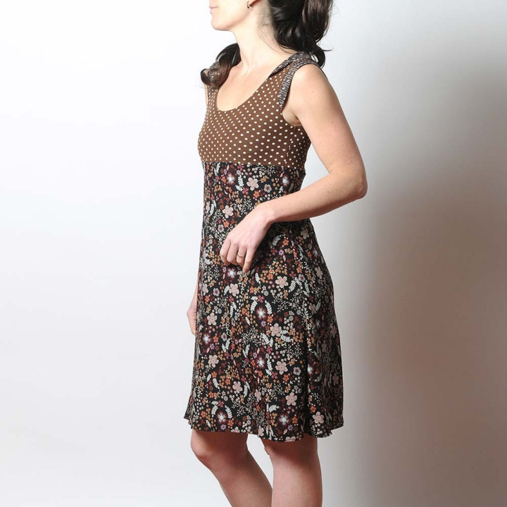 Brown sleeveless dress, dots and flowers, with pointy collar at back