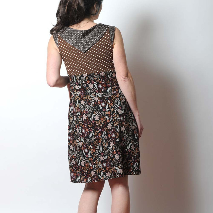 Brown sleeveless dress, dots and flowers, with pointy collar at back