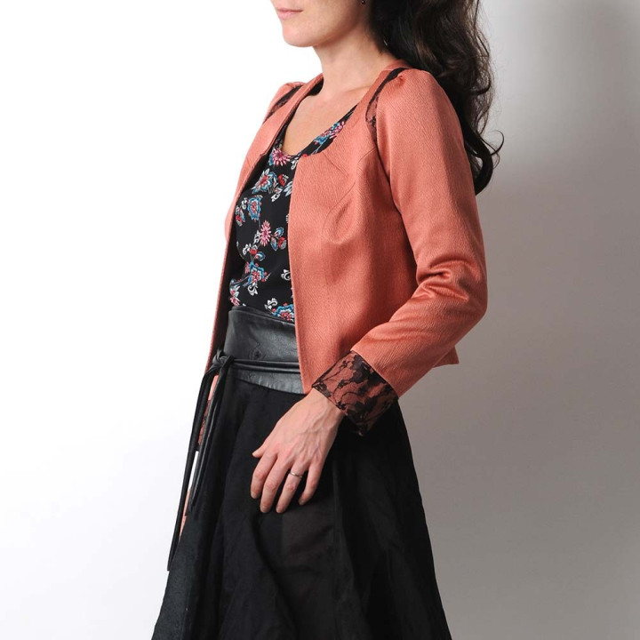 Veste boléro rose et dentelle noire mode originale fabriqué en France 