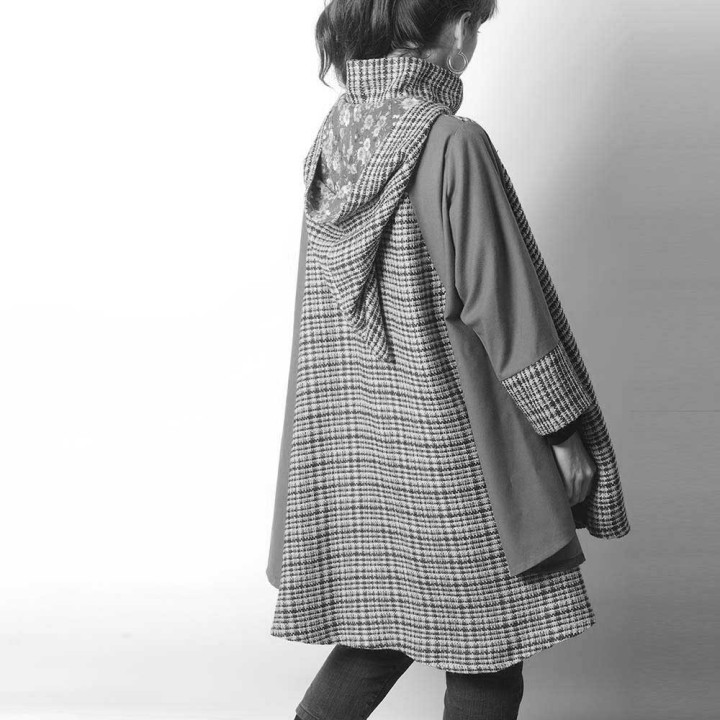 High-low hooded cape with wide sleeves - CUSTOM HANDMADE