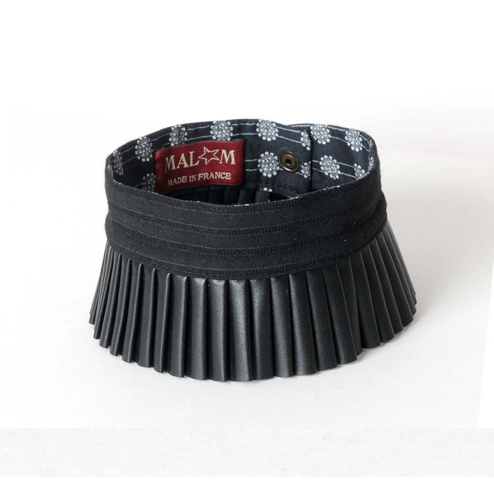 Pleated choker necklace, black pleather