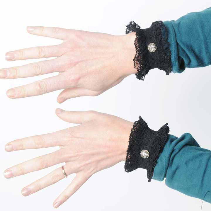 idée cadeau pour femme Bracelets-manchettes courtes noires volants de dentelle et strass