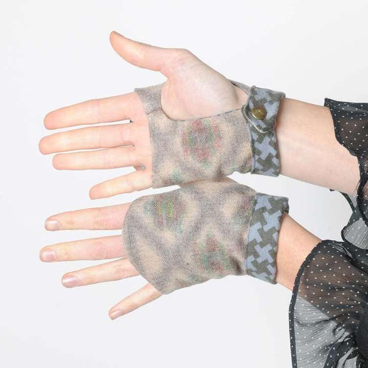 Beige and grey fingerless gloves - short gauntlets