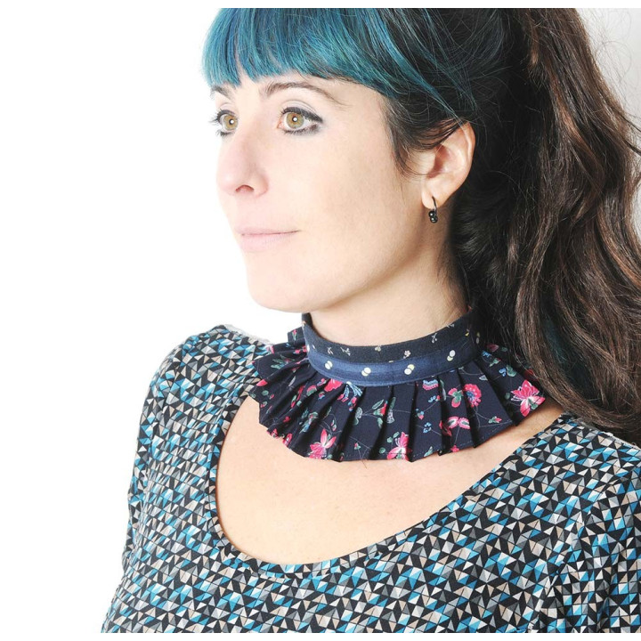 Pleated navy blue and pink floral fabric necklace