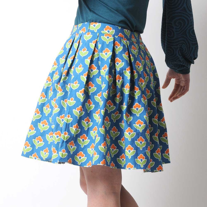 Short pleated skirt in vintage floral cotton