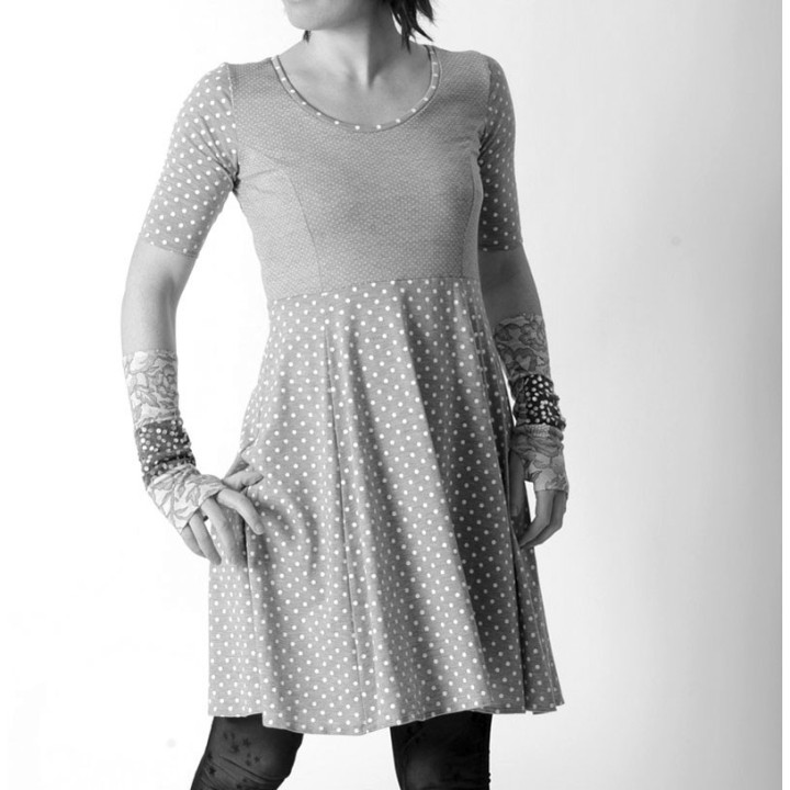 Robe fait main en france  courte évasée en jersey - PERSONNALISABLE