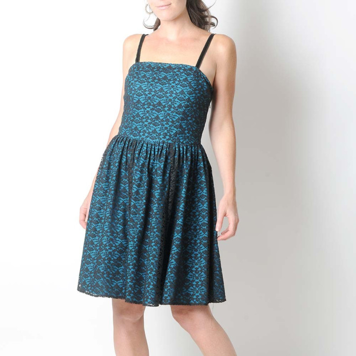 Robe fabrication artisanale habillée noire et bleue, dentelle, à bretelles
