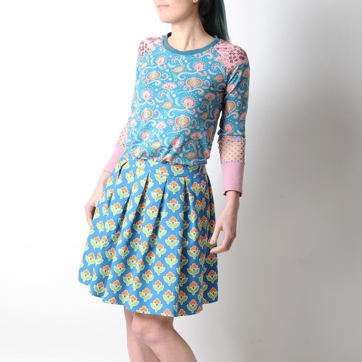Short pleated skirt in vintage floral cotton