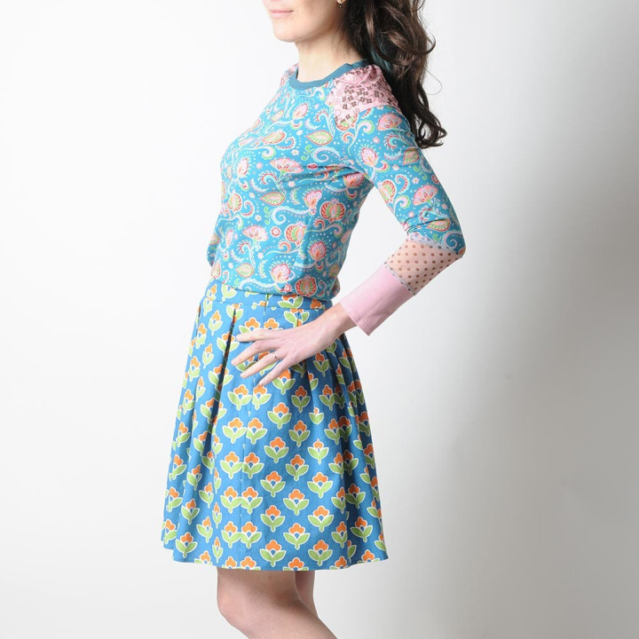 Short pleated skirt in vintage floral cotton