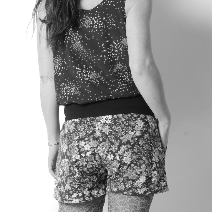 Short femme fait main en france  , ceinture extensible - PERSONNALISABLE