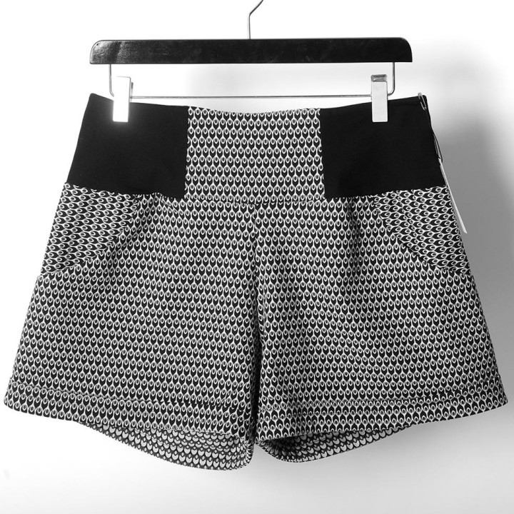 Short femme jeune créateur, ceinture extensible - PERSONNALISABLE