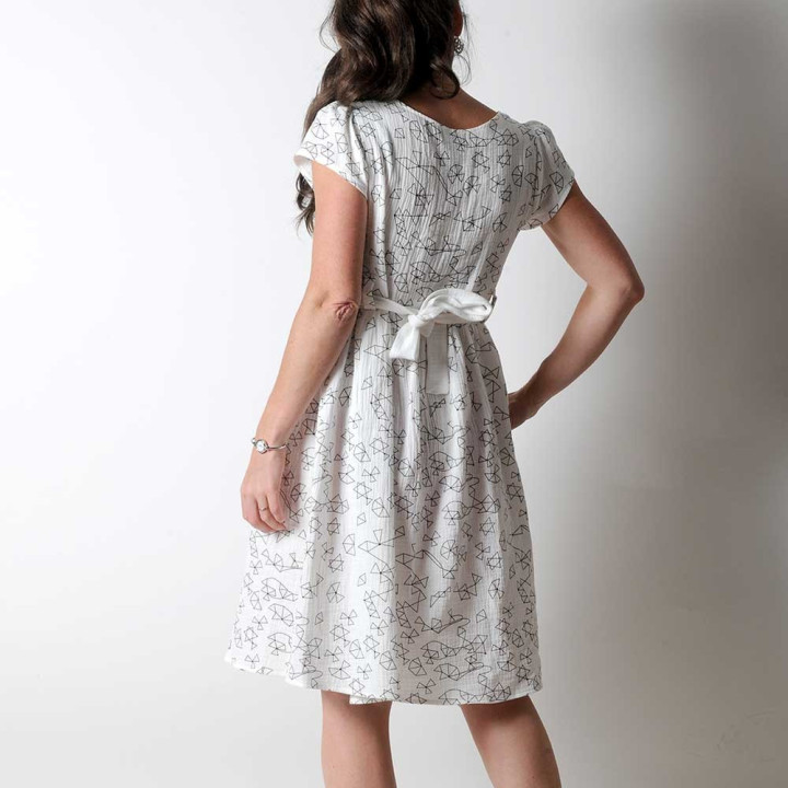 White and black gauze dress with short sleeves, geometric print