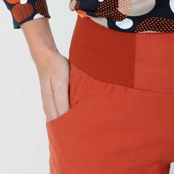 Womens navy blue supple pants, wide legs