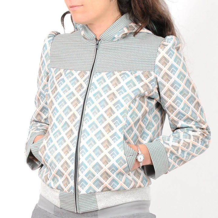 Blouson femme zippé à capuche, losanges pastel