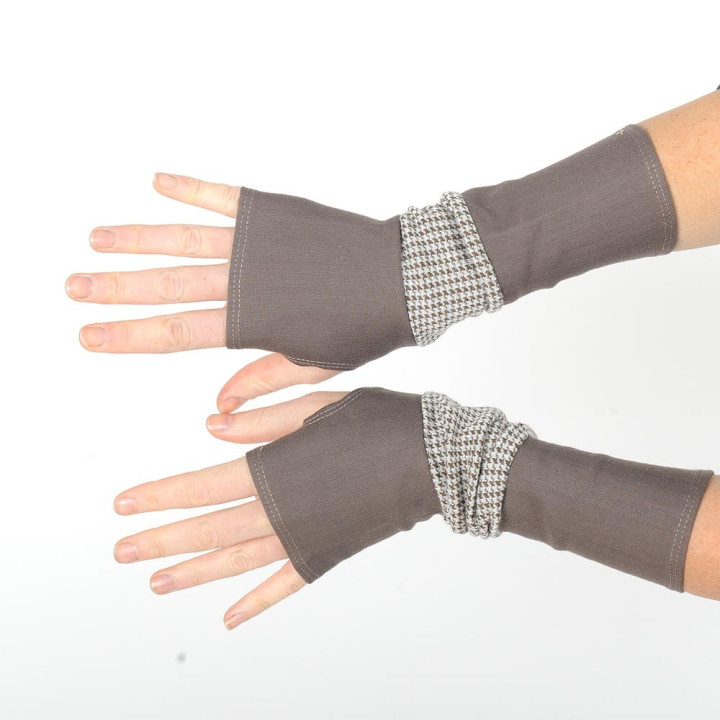 Mitaines taupe et beige fabriquée en France, jersey uni et pied de poule