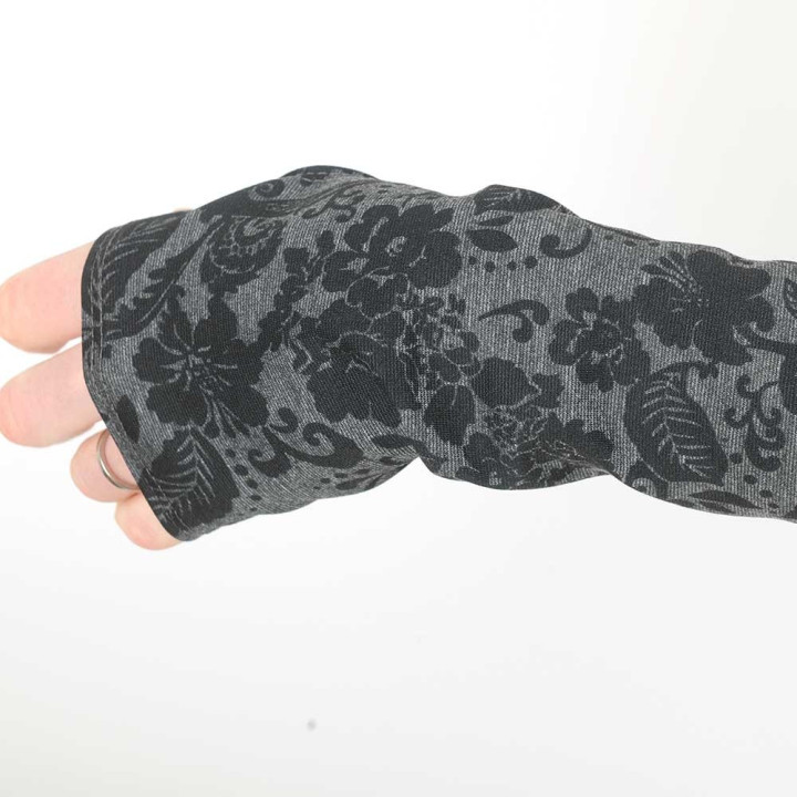 Mitaines fabrication artisanale longues fleuries grises et noires
