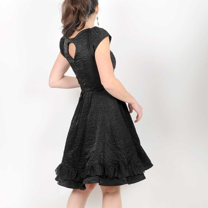 Robe originale de créateur noire de soirée avec broderie perlée