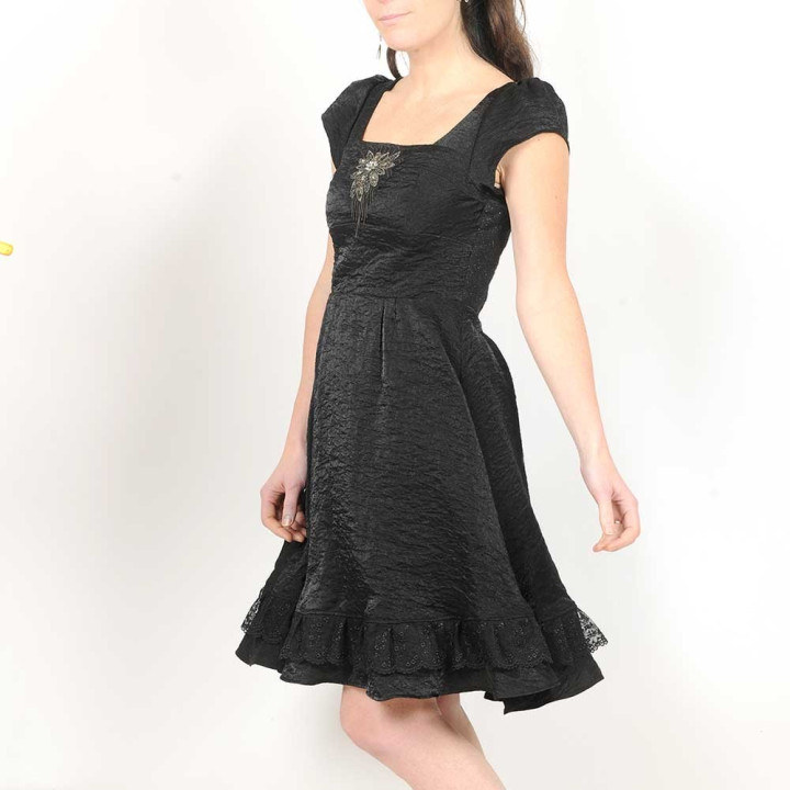 Robe noire de soirée fabrication artisanale avec broderie perlée