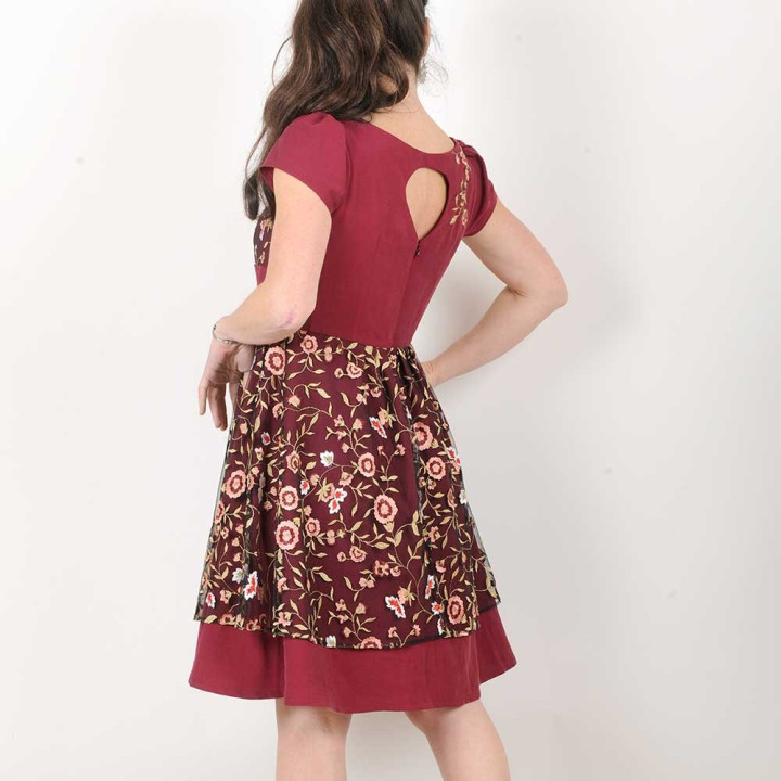 Robe idée cadeau pour femme rouge bordeaux et tulle brodé