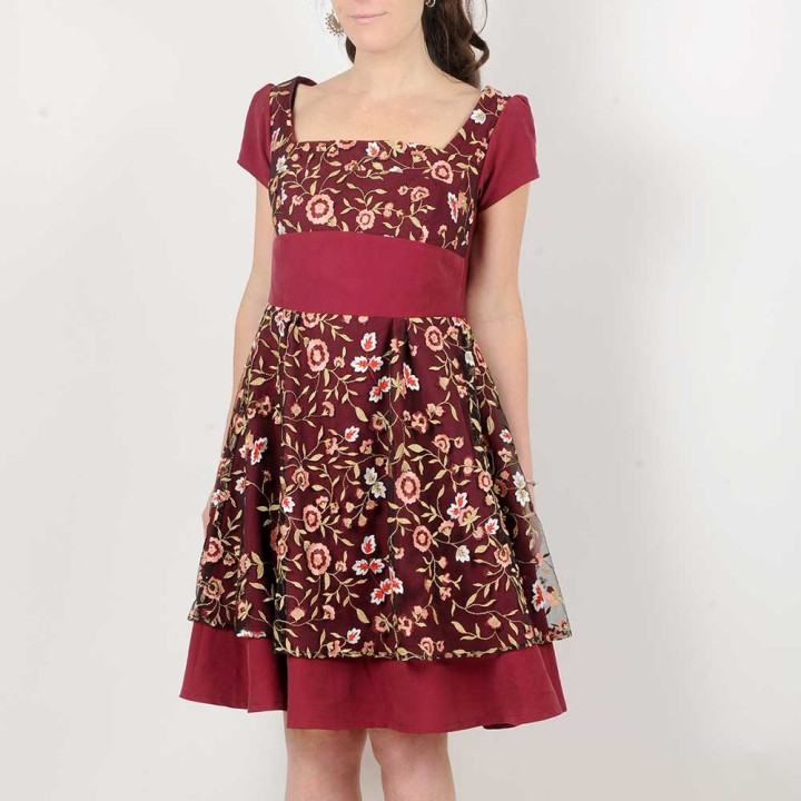 Robe fabriquée en France créateur femme créateur fabrication française rouge bordeaux et tulle brodé