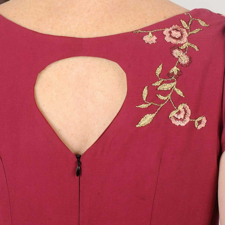 Robe originale de créateur rouge bordeaux et tulle brodé