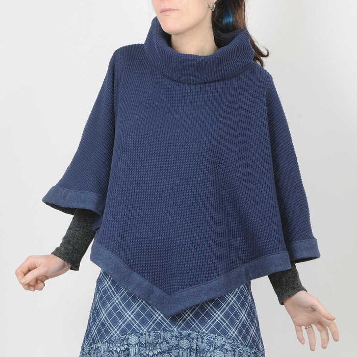 Pull-cape créateur fabrication française bleu foncé grosse maille, coton et laine