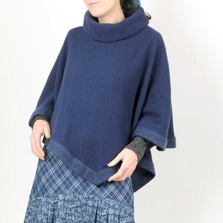 Pull-cape fabriqué en France bleu foncé grosse maille, coton et laine