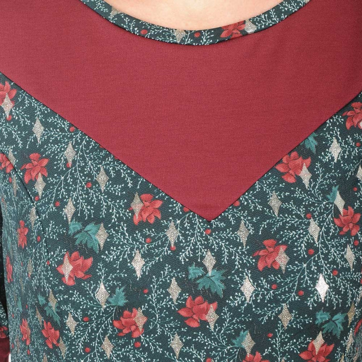 Green, red and golden stretchy dress with leg-of-mutton sleeves