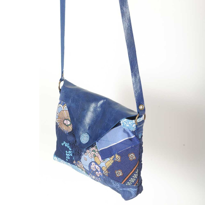 Petit original fabriqué en France sac en cuir bleu et patchwork de tissus