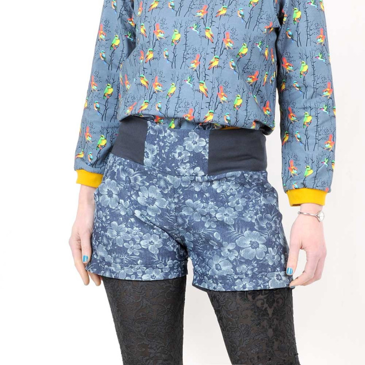 Short femme fait main en france  denim bleu fleuri