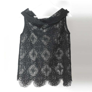 Top original fabriqué en France noir dentelle crochetée sans manches