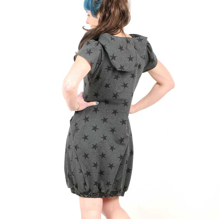 Robe jeune créateur sweat gris foncé à étoiles noires, manches courtes, large capuche