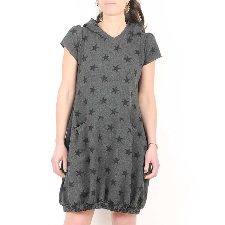 Robe fabriquée en France sweat gris foncé à étoiles noires, manches courtes, large capuche