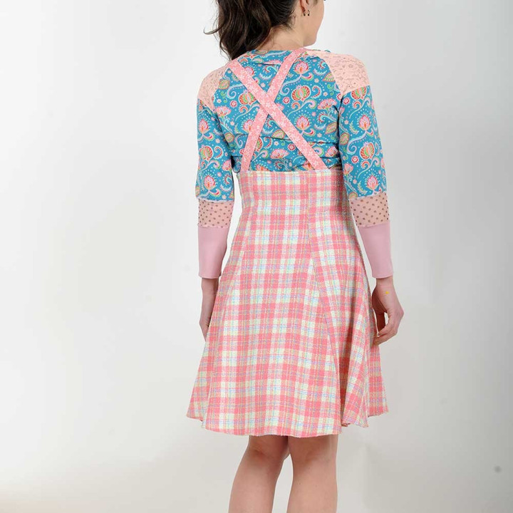 Jupe fabrication artisanale made in france salopette femme originale, blanche et rose motif écossais jeune créatrice française