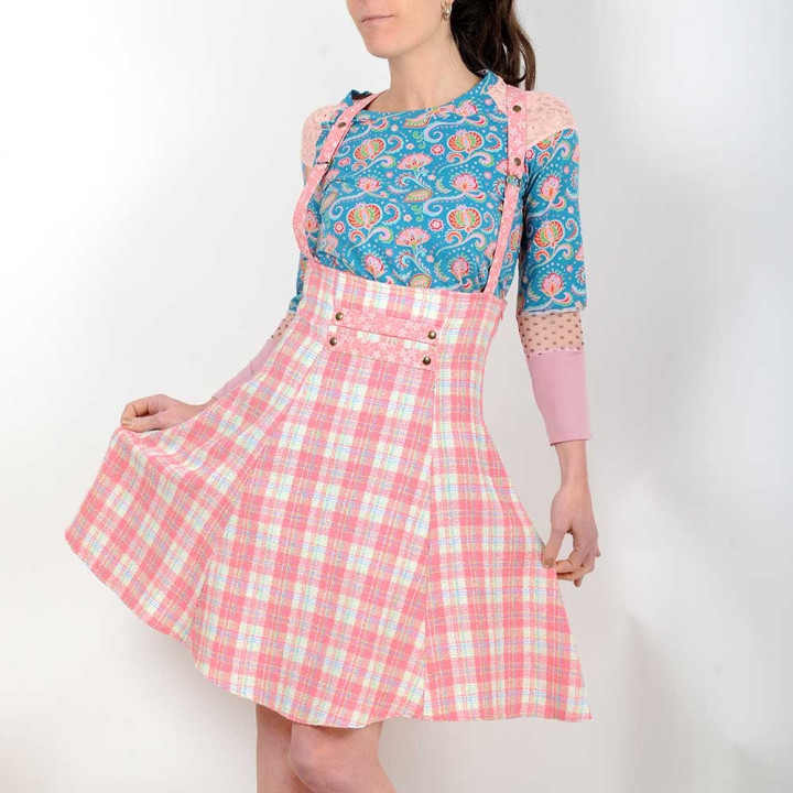 Jupe originale fabriquée en France made in france salopette femme originale, blanche et rose motif écossais jeune créatrice fran