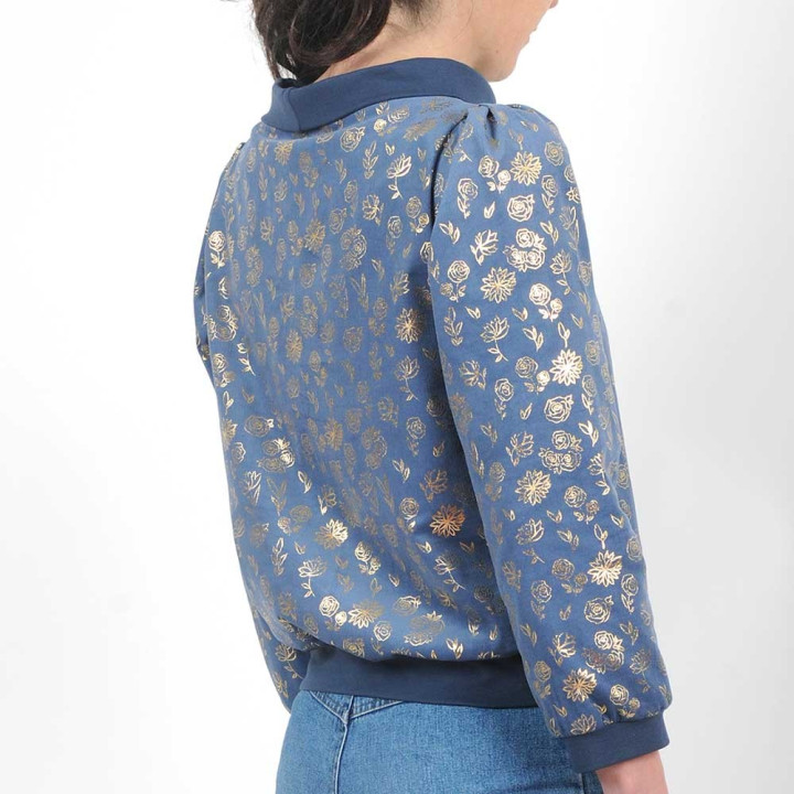 Top original made in France créateur français  imprimé oiseaux colorés, col bateau jaune