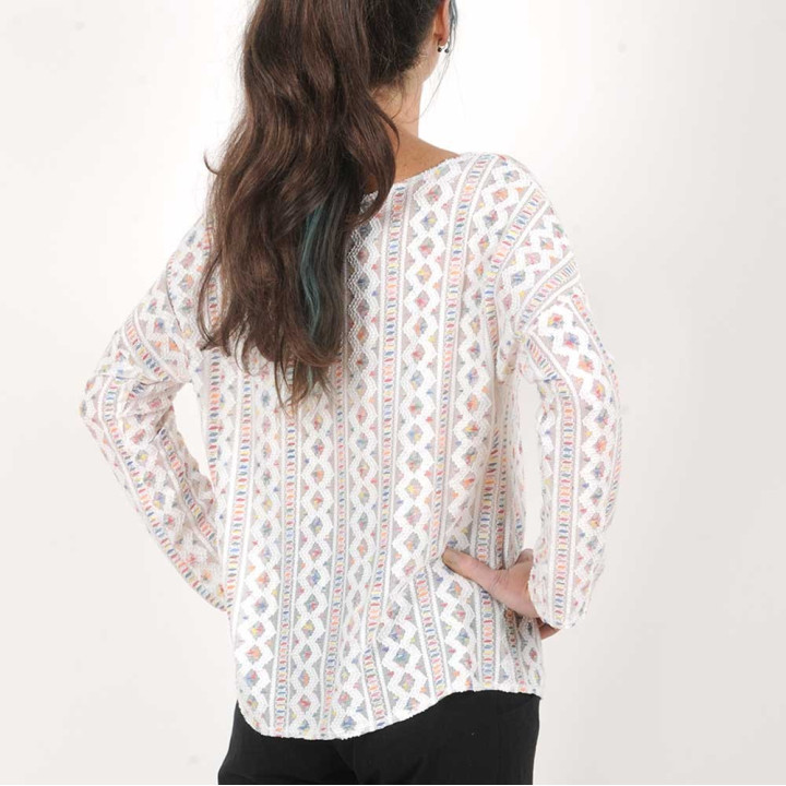 Ample summer sweater, white and colorful lace