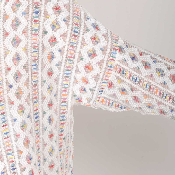 Ample summer sweater, white and colorful lace