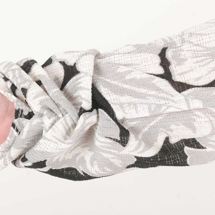 Pull femme léger gris et noir, manches froncées dans le bas