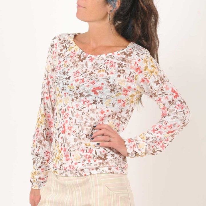 Pull femme fabriqué en France créateur femme léger fleuri, manches froncées dans le bas