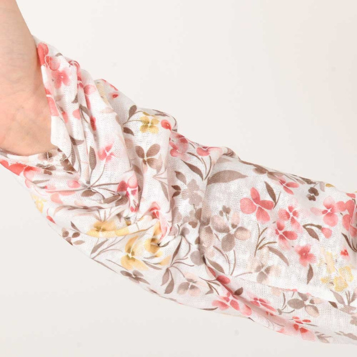 Pull femme jeune créateur léger fleuri, manches froncées dans le bas