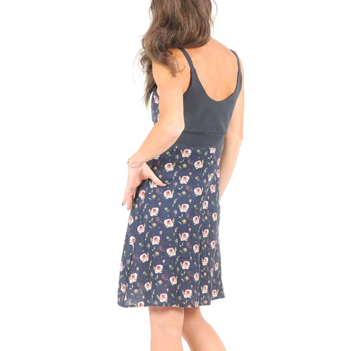 Robe fleurie à bretelles jeune créateur, double gaze de coton bleu marine